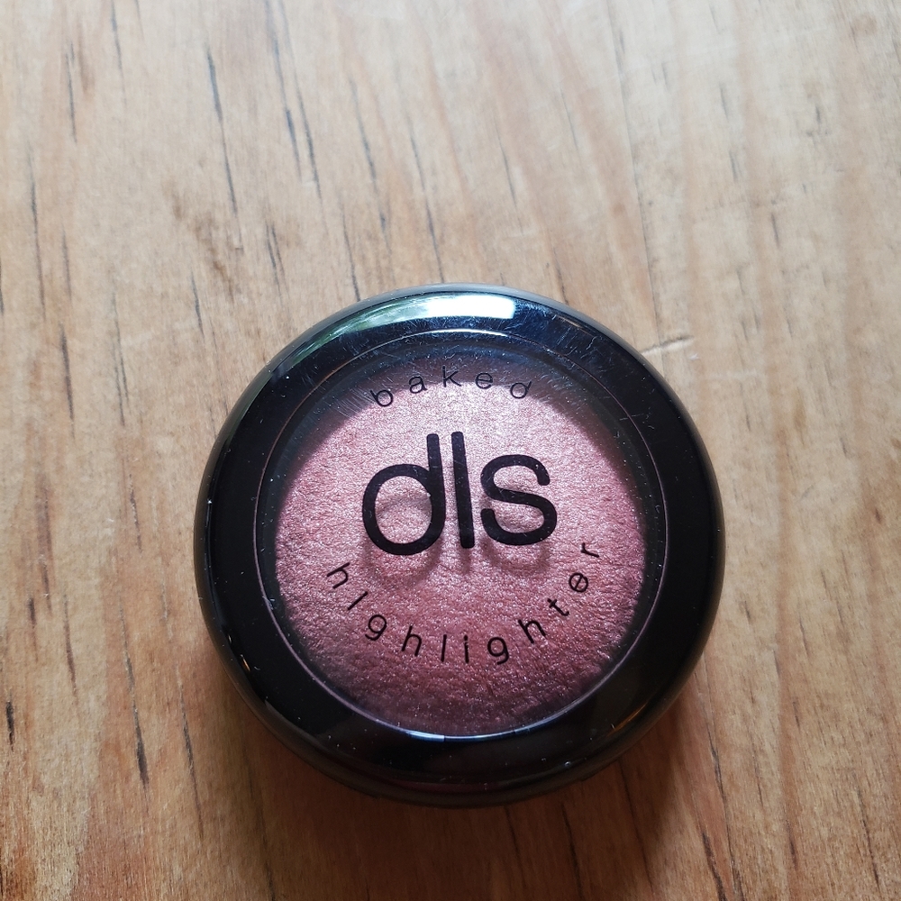 COPY - 3/$5 Dirty Little Secret Highlighter in Pr…